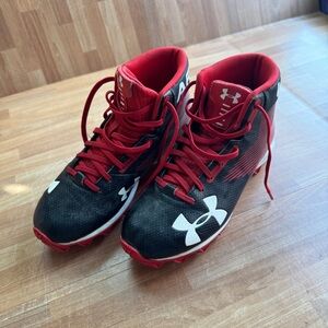 Under Armour boys Hammer Mid RM football cleats size 4